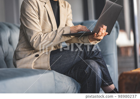 事業女性 筆記本 筆記本電腦 98980237