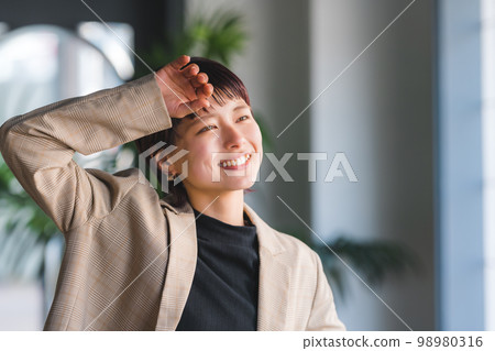 grinning, smile, smiling 98980316