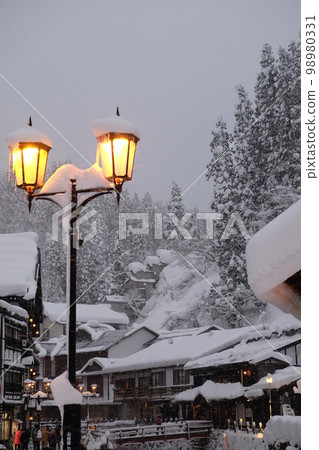 Snow Ginzan Onsen 98980331