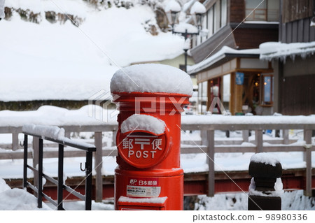 Round mailbox at Ginzan Onsen 98980336