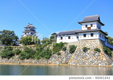 【愛媛縣】秋天的今治城（日本三大水城之一） 98981842