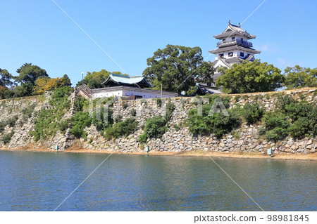 【愛媛縣】秋天的今治城(日本三大水城之一) 【愛媛縣】秋天的今治城(日本三大水城之一) 98981845