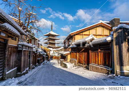 Kyoto 2023 Winter Heavy Snow Yasaka Pagoda 98982511