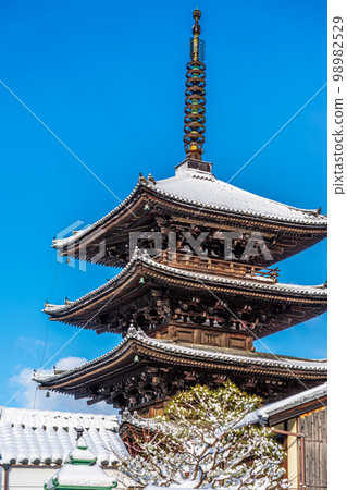 Kyoto 2023 Winter Heavy Snow Yasaka Pagoda 98982529