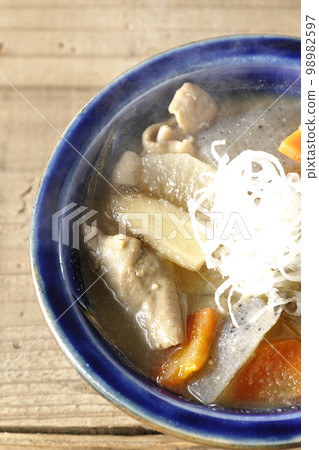A bird's-eye view of hot pork offal stew with carrots, konjac, burdock, and radish A bird's-eye view of hot pork offal stew with carrots, konjac, burdock, and radish 98982597