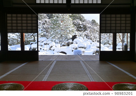 京都岩倉妙滿寺的雪庭，一月的早晨在這裡冥想 98983201