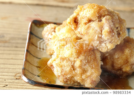 Hot Tatsuta-age chicken topped with grated daikon radish and ponzu sauce Hot Tatsuta-age chicken topped with grated daikon radish and ponzu sauce 98983334