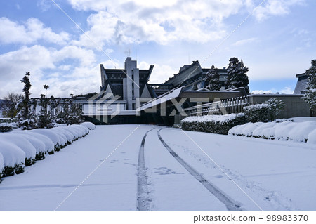 Kyoto International Conference Center on a snowy morning Kyoto International Conference Center on a snowy morning 98983370