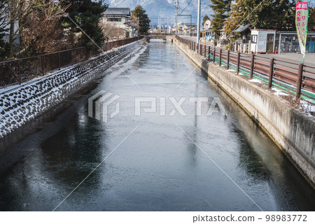 Shikigazeki in winter [Horigane, Azumino City] 98983772