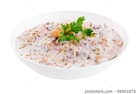 Chicken meat in cream sauce of mushrooms Chicken meat in cream sauce of mushrooms 98983879