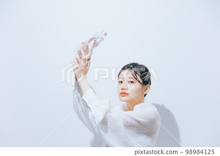 年輕女子的自然美照片 年輕女子的自然美照片 98984125