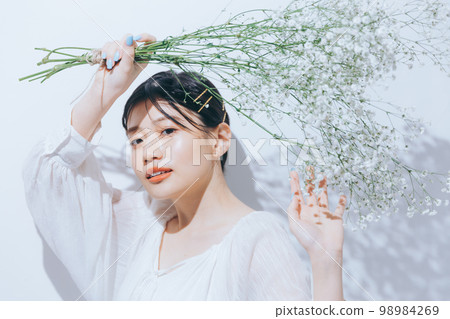 年輕女子的自然美照片 98984269