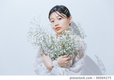 年輕女子的自然美照片 年輕女子的自然美照片 98984275