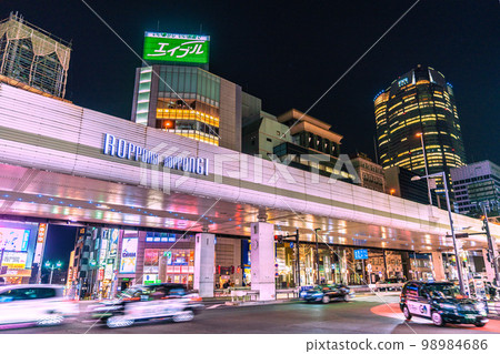 Tokyo cityscape in Japan Roppongi at night. Roppongi Hills in the back 98984686
