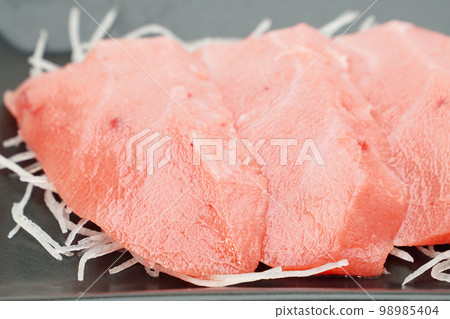Sashimi of medium TORO 98985404