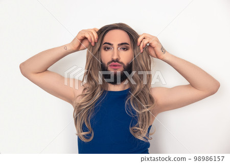 Cute travesty man using the false hair 98986157