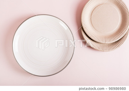Choice between ceramic and paper disposable plates. Zero waste. Top view. Choice between ceramic and paper disposable plates. Zero waste. Top view. 98986980