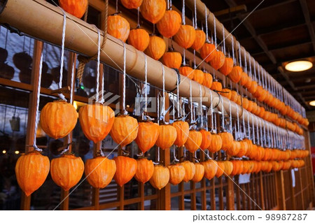 Dried persimmon, fruit, dried astringent persimmon, preserved food, winter, dried persimmon, hanging persimmon 98987287