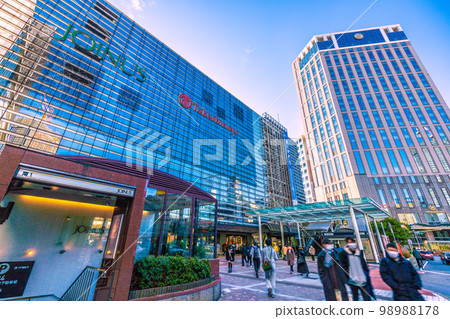 Yokohama cityscape in Japan February. View of Yokohama Takashimaya and Yokohama Bay Sheraton Hotel, etc., shining in clear winter weather 98988178