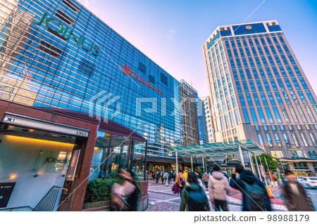 Yokohama cityscape in Japan February. View of Yokohama Takashimaya and Yokohama Bay Sheraton Hotel, etc., shining in clear winter weather 98988179