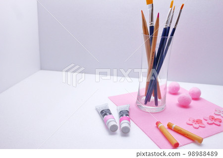 Spring image, pink stationery Spring image, pink stationery 98988489