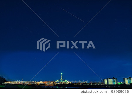 城市夜景和流星雨 城市夜景和流星雨 98989026