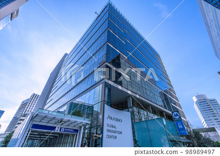 Cityscape of Yokohama, Japan View of the Shin-Takashima Station entrance and office buildings around Shin-Takashima Station Cityscape of Yokohama, Japan View of the Shin-Takashima Station entrance and office buildings around Shin-Takashima Station 98989497