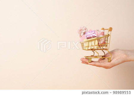 Concept of spring shopping and season sale, space for text Concept of spring shopping and season sale, space for text 98989553