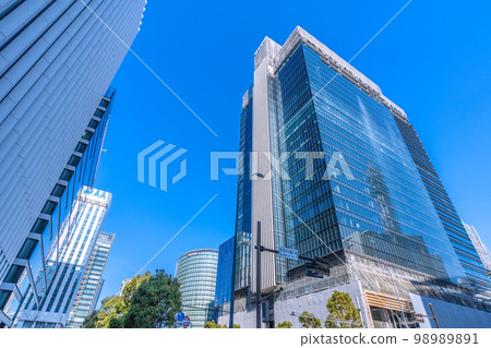 Cityscape of Yokohama, Japan View of office buildings around Shin-Takashima Station Cityscape of Yokohama, Japan View of office buildings around Shin-Takashima Station 98989891