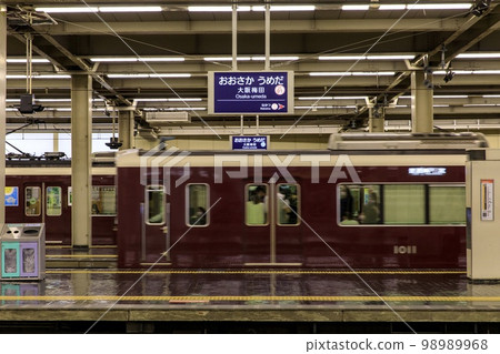 Hankyu Corporation Osaka-Umeda Station platform 98989968