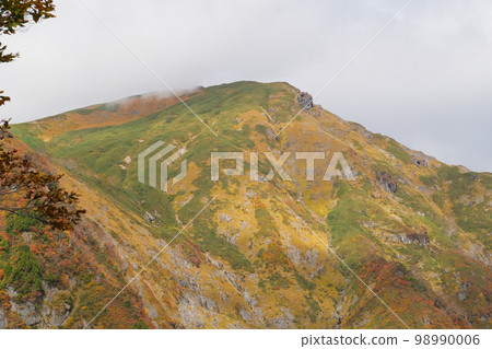 Mountain climbing scenery of Mt. Tanigawa | Minakami Town, Gunma Prefecture [October] 98990006