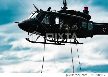 rope drop from helicopter 98990417