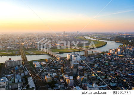千葉縣市川市從I Link Town展望台向江戶川區方向眺望的夜景 千葉縣市川市從I Link Town展望台向江戶川區方向眺望的夜景 98991774