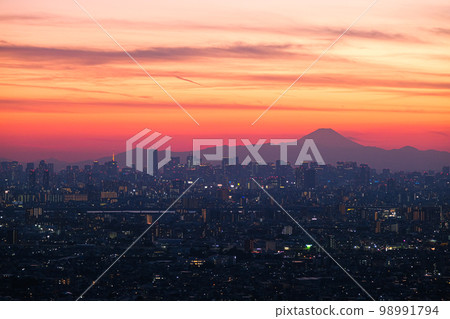 從千葉縣市川市 I Link Town 展望台看東京的日落 從千葉縣市川市 I Link Town 展望台看東京的日落 98991794