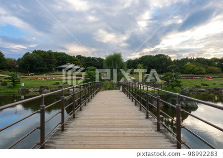 黃昏的東京江戶川區葛西臨海公園 黃昏的東京江戶川區葛西臨海公園 98992283