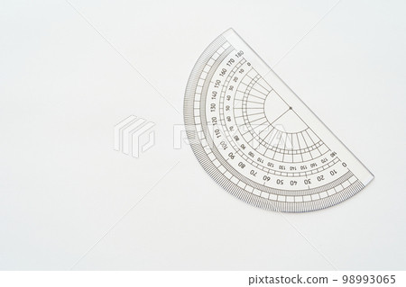 白色背景上的量角器 白色背景上的量角器 98993065