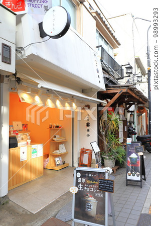 “Yuyake Dandan”和“Yanaka Ginza”周圍的風景 “Yuyake Dandan”和“Yanaka Ginza”周圍的風景 98993293