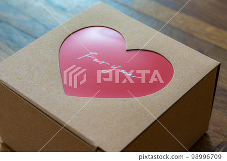 [Valentine's Day material] Chocolate packaging box [Photography] 98996709
