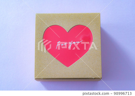 [Valentine's Day material] Chocolate packaging box [Photography] 98996713