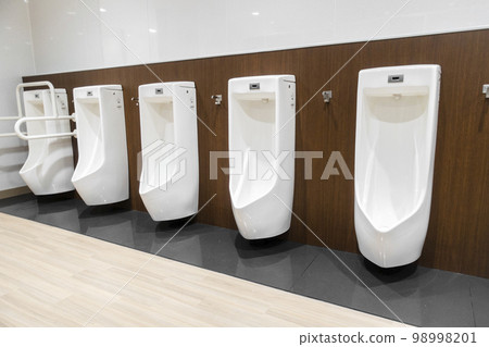 Men's restroom 98998201