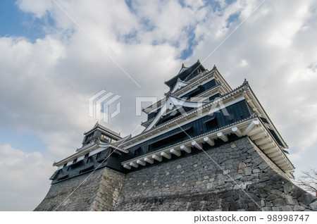 從地震中恢復的熊本城 從地震中恢復的熊本城 98998747