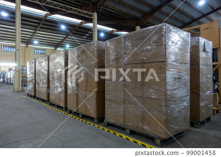 Products (cardboard) placed in a distribution warehouse 99001458