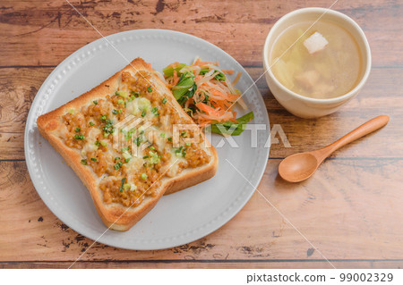 Natto toast 99002329