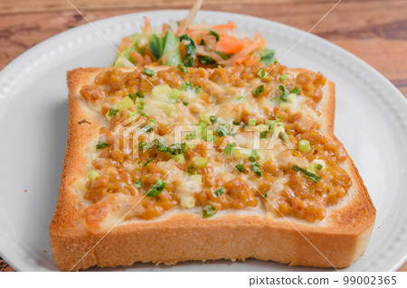 Natto toast 99002365