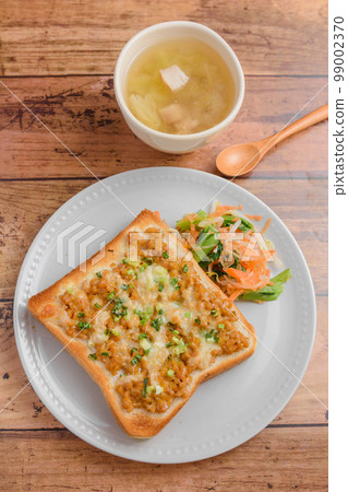 Natto toast 99002370
