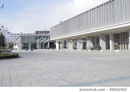 View of the building of the Atomic Bomb Museum in the winter sky 99002982