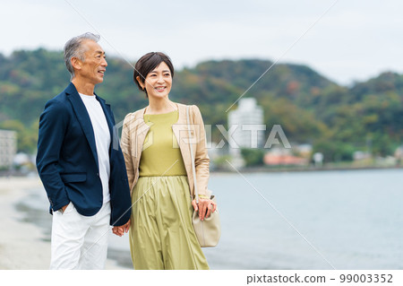 Senior couple travel second life Senior couple travel second life 99003352