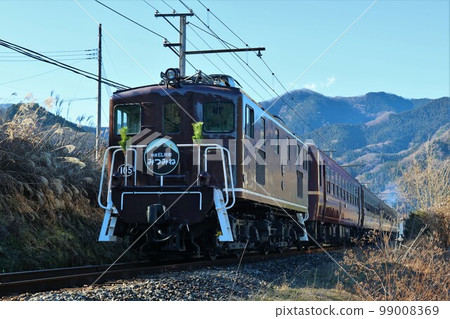 [秩父鐵道]出動 500 + 系列 12 + 出動 100“快速 EL 新年三峰”（秩父本線：白樂 - 三峰口） 99008369