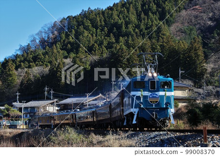 [秩父鐵道]出動 500 型 + 12 系列 + 出動 100 型“快速 EL 新年三峰”（白樂～三峰口） 99008370