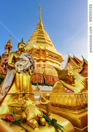 Golden pagoda at Phra That Doi Suthep Temple in Chiang Mai, Thailand. 99009389